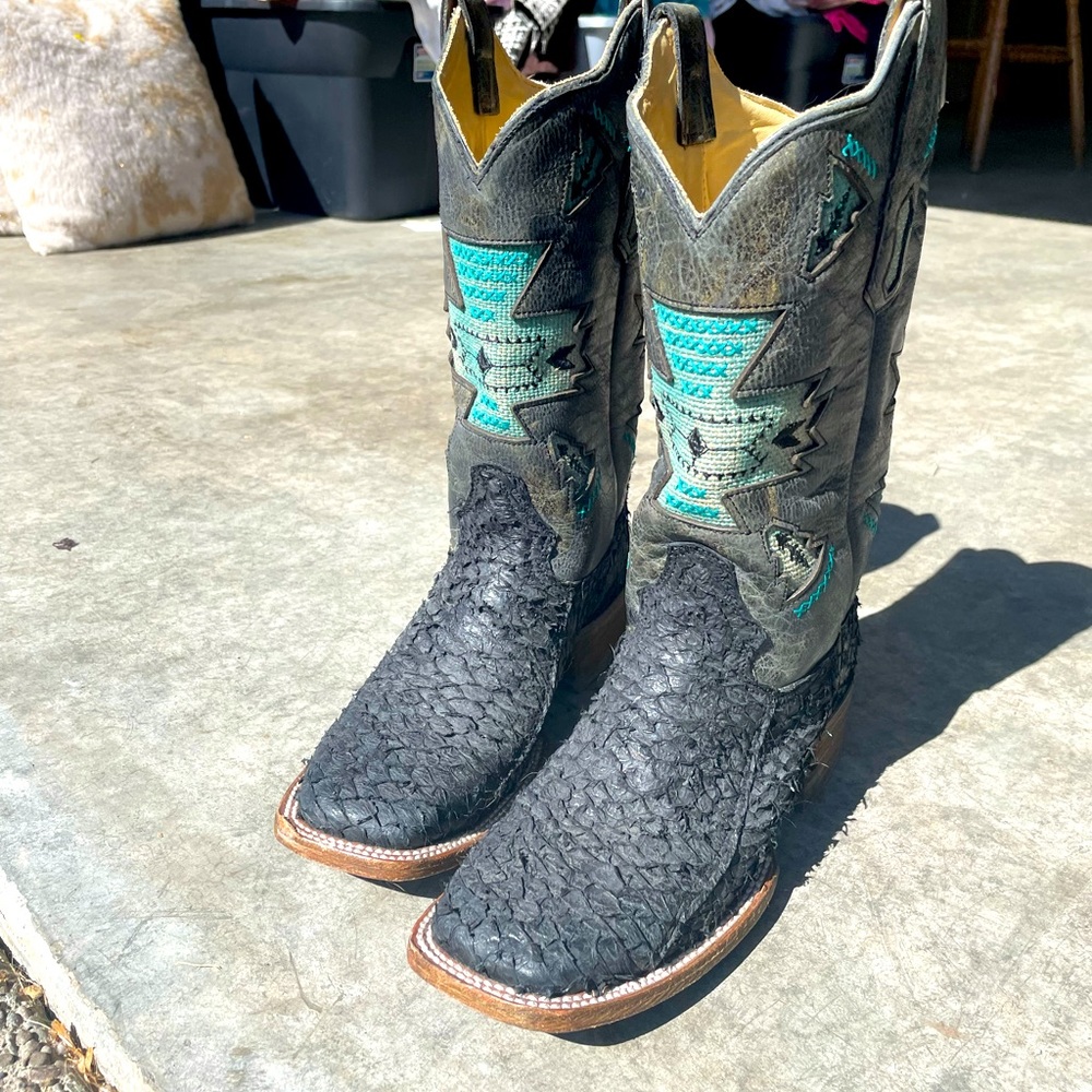 Women’s size 8 corrals boots - Picture 1 of 5